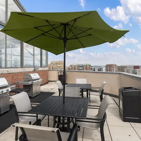 Modern & Charming Apt With Rooftop @Pentagon City Arlington Extérieur photo