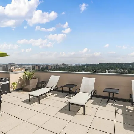 Modern & Charming Apt With Rooftop @Pentagon City Arlington Extérieur photo